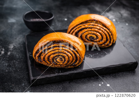 Sweet buns with poppy seed. black background. top view 122870620
