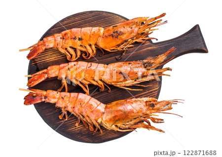Skewers with Grilled red Argentine shrimps, Prawns Langostino Austral isolated on white background. top view 122871688
