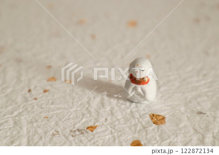 お地蔵さまと影 122872134