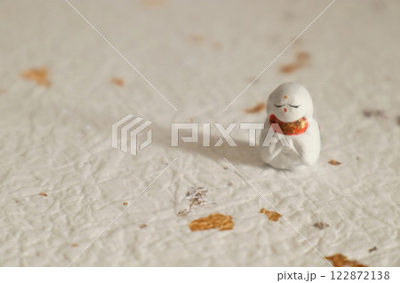 お地蔵さまと影 122872138