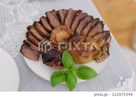 goose with apples duck Eating freshly prepared duck breast with glazed apples. goose with apples duck Eating freshly prepared duck breast with glazed apples. 122873349