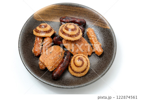 かりんとう、和、ザラメ、和菓子、お菓子、和風、食べ物、おやつ、お茶菓子、甘い、菓子、皿、お皿 122874561