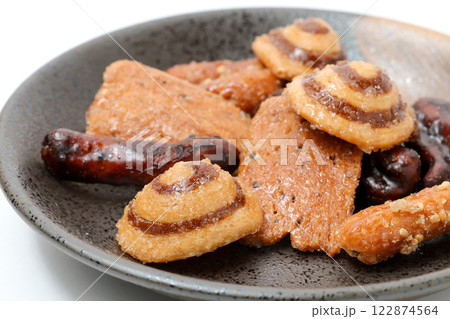 かりんとう、和、ザラメ、和菓子、お菓子、和風、食べ物、おやつ、お茶菓子、甘い、菓子、皿、お皿 かりんとう、和、ザラメ、和菓子、お菓子、和風、食べ物、おやつ、お茶菓子、甘い、菓子、皿、お皿 122874564