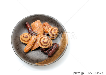 かりんとう、和、ザラメ、和菓子、お菓子、和風、食べ物、おやつ、お茶菓子、甘い、菓子、皿、お皿 122874574