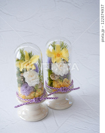 仏花のプリザーブドフラワーアレンジメント 122874937