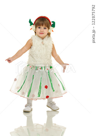 festive attire 122875792