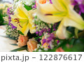 冠婚葬祭セレモニーの豪華な花飾りのイメージ 122876617