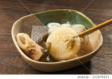 絶品出汁の美味いおでんを柚子胡椒で 絶品出汁の美味いおでんを柚子胡椒で 122876815