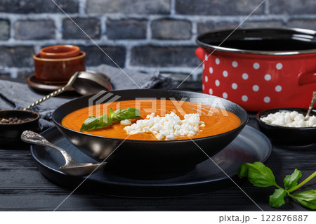 roast tomato soup in a bowl, top view roast tomato soup in a bowl, top view 122876887