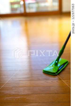 床のワックス塗布　リペア 122877063