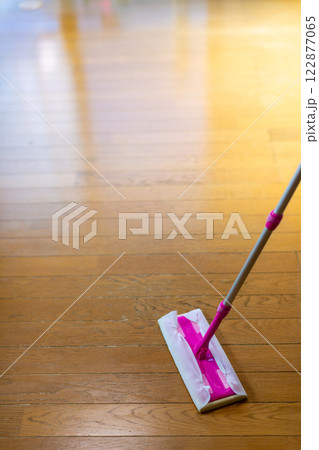 床のワックス塗布　リペア 122877065