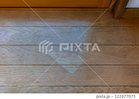 床のワックス塗布　リペア 122877073