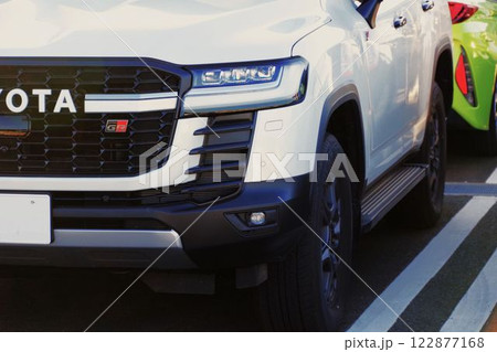 自動車イメージ　トヨタランドクルーザーGRスポーツのフロントマスク 122877168