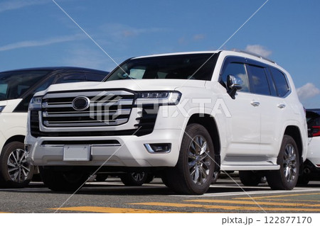 自動車イメージ　トヨタランドクルーザー300 122877170