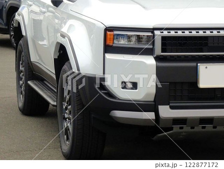 自動車イメージ　トヨタランドクルーザー250のフロントマスク 122877172