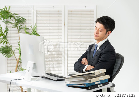 ビジネスマン 疲れ マルチタスク ビジネスマン 疲れ マルチタスク 122878125