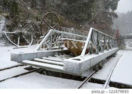 雪のインクライン　京都市左京区 122879693