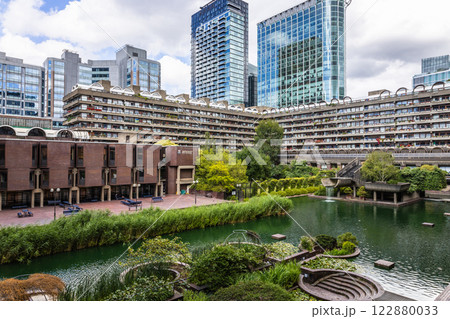 London Barbican Centre. Unique Brutalist Architecture with Green Urban Oasis London Barbican Centre. Unique Brutalist Architecture with Green Urban Oasis 122880033