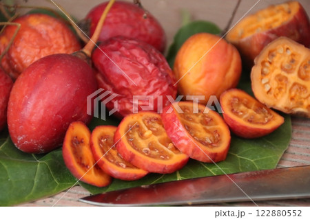 収穫した完熟タマリロ 122880552