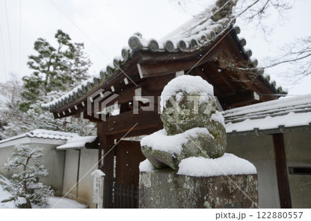雪の南禅寺 牧護庵の地蔵尊 京都市左京区 雪の南禅寺 牧護庵の地蔵尊 京都市左京区 122880557