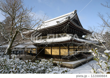雪の南禅寺　法堂　京都市左京区 122880664