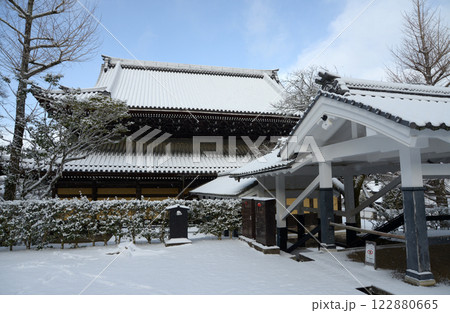 雪の南禅寺　法堂と回廊　京都市左京区 122880665