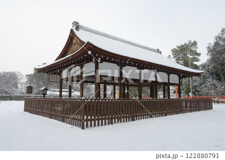 雪の上賀茂神社 馬場殿 京都市北区 雪の上賀茂神社 馬場殿 京都市北区 122880791