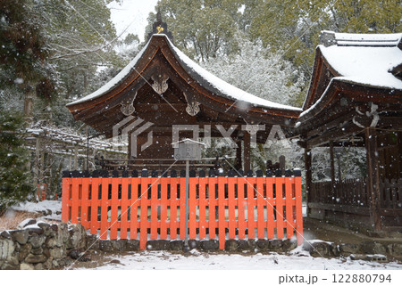 雪の上賀茂神社　奈良神社　京都市北区 122880794