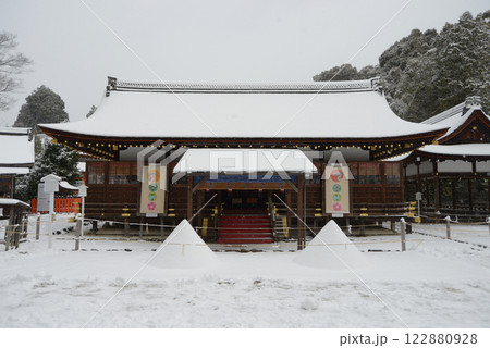 雪の上賀茂神社　細殿　京都市北区 122880928