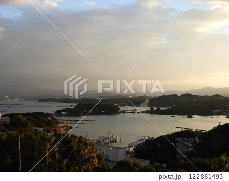 白浜の絶景 - 海と夕日に輝くリゾート風景 白浜の絶景 - 海と夕日に輝くリゾート風景 122881493
