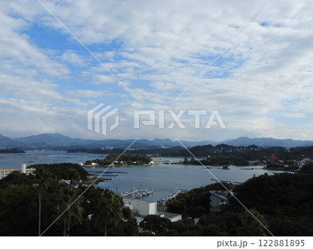 白浜の絶景 - 青空と海が広がるリゾート風景 白浜の絶景 - 青空と海が広がるリゾート風景 122881895