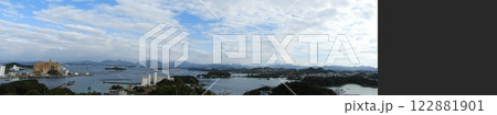 白浜の絶景 － 青空と海が広がるリゾート風景 122881901