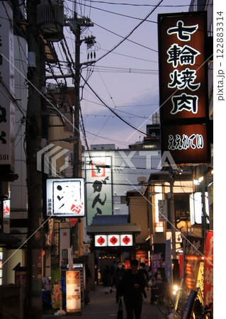 水掛不動で有名な大阪難波法善寺 水掛不動で有名な大阪難波法善寺 122883314