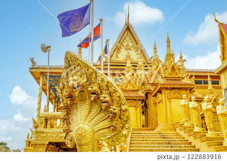 Wat Kean Kleang golden buddhist pagoda temple walls, stairs and Naga snake statue in the foreground, Phnom Penh, Cambodia 122883916