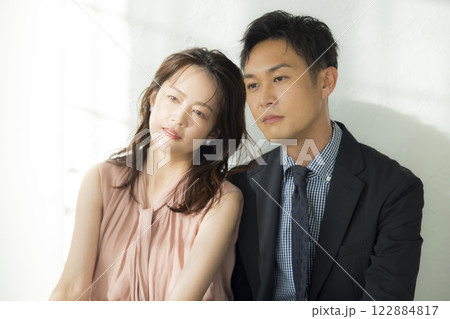 デートする40代カップル　 122884817