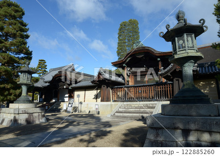 妙心寺　玄関と唐門　京都市右京区花園 122885260