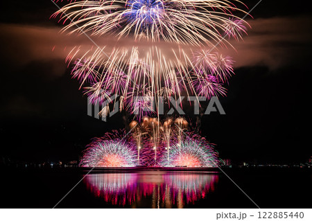 諏訪湖祭湖上花火大会　水上スターマイン 122885440