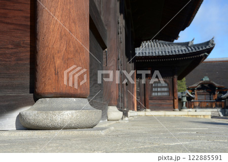 妙心寺　仏殿から法堂を望む　京都市右京区花園 122885591