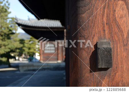 妙心寺 仏殿の柱と法堂 京都市右京区花園 妙心寺 仏殿の柱と法堂 京都市右京区花園 122885688