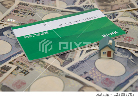 緑の銀行の通帳と家 緑の銀行の通帳と家 122885708