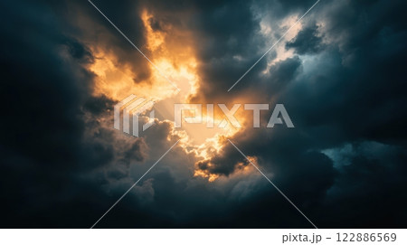 The sky is filled with dark clouds 122886569