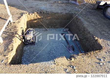 ガレージ建設のための独立基礎工事 30坪車庫ガレージ建設のための基礎工事 ガレージ建設のための独立基礎工事 30坪車庫ガレージ建設のための基礎工事 122887011