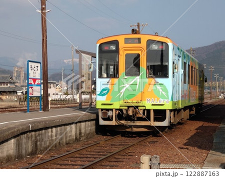 樽見鉄道ハイモ330-700形気動車 本巣駅にて 樽見鉄道ハイモ330-700形気動車 本巣駅にて 122887163