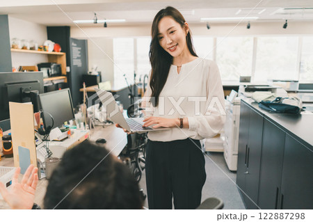 女性と男性が対等に働く職場づくり 122887298