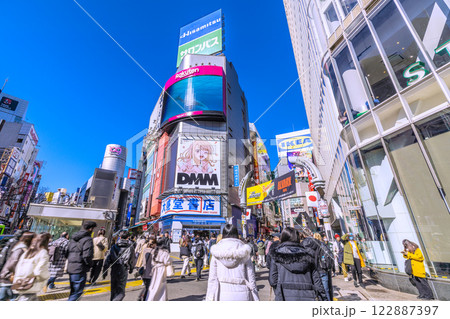 日本の東京都市景観 2月…マ無しの外国人観光客らで賑わう渋谷センター街=令和7年2月11日 日本の東京都市景観 2月…マ無しの外国人観光客らで賑わう渋谷センター街=令和7年2月11日 122887397