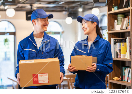 笑顔の引越しサポート業者 122887648