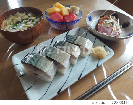 Sushi on a plate(pressed sushi),寿司のプレート(しめ鯖,押し寿司) Sushi on a plate(pressed sushi),寿司のプレート(しめ鯖,押し寿司) 122888310