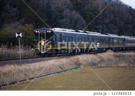 夕刻のはなあかり 122888813
