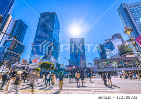 日本の東京都市景観 2月…賑わう渋谷。…6棟が林立し、渋谷駅再開発も進む…新時代へ希望の光=11日 日本の東京都市景観 2月…賑わう渋谷。…6棟が林立し、渋谷駅再開発も進む…新時代へ希望の光=11日 122888832