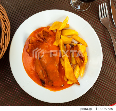 Spanish dish: tuna stew in tomato sauce with potatoes 122889780